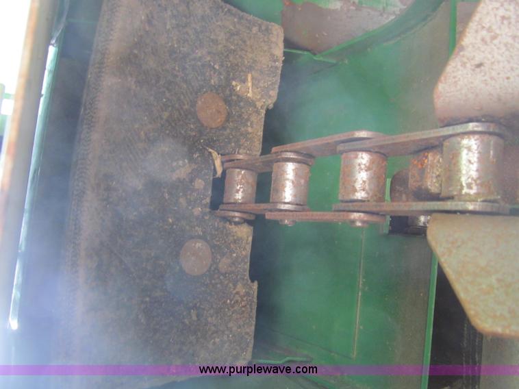 image for item D3227 1991 John Deere 9600 RWA combine