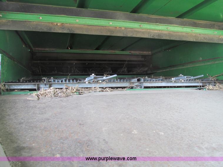 image for item D3227 1991 John Deere 9600 RWA combine