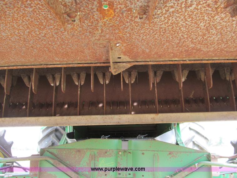 image for item D3227 1991 John Deere 9600 RWA combine