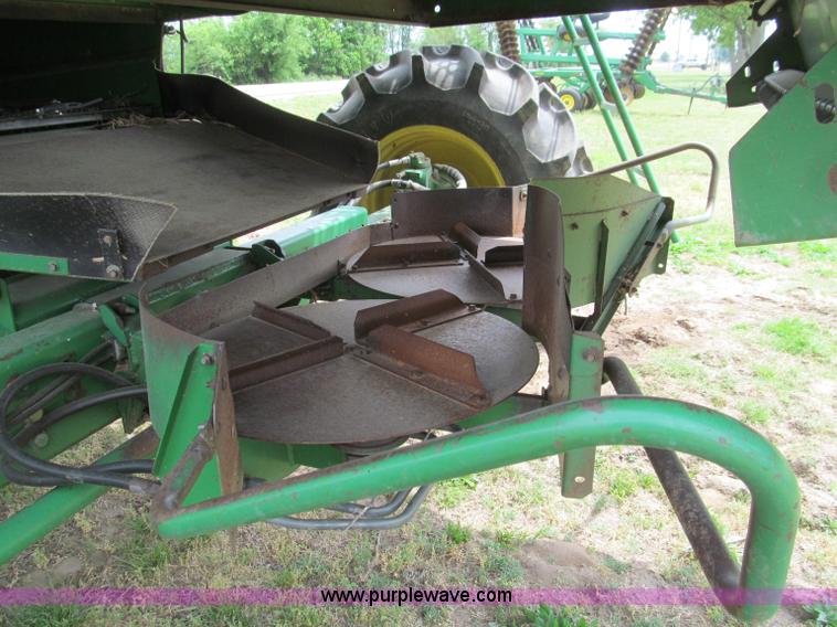 image for item D3227 1991 John Deere 9600 RWA combine