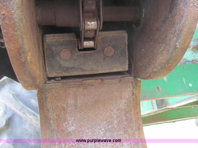 image for item D3227 1991 John Deere 9600 RWA combine