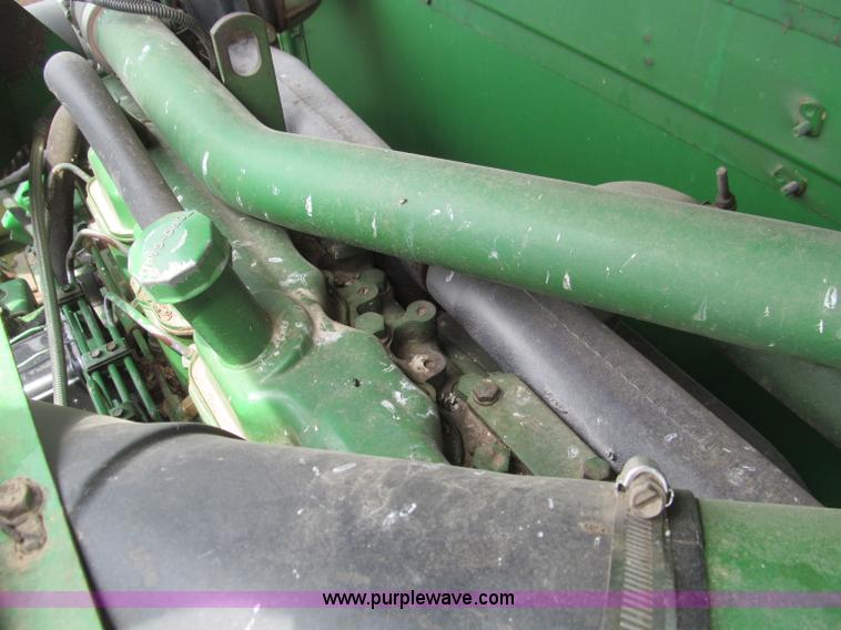 image for item D3227 1991 John Deere 9600 RWA combine