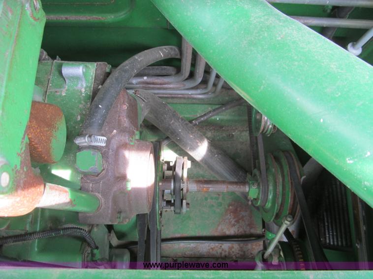 image for item D3227 1991 John Deere 9600 RWA combine