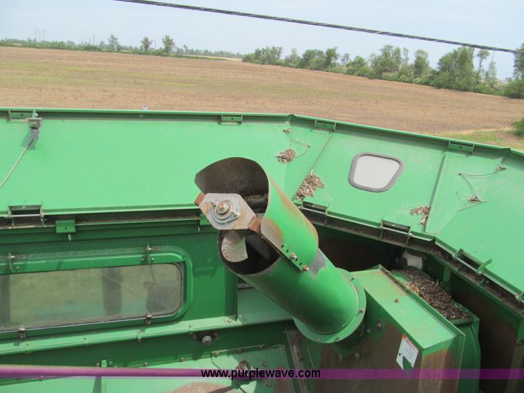 image for item D3227 1991 John Deere 9600 RWA combine