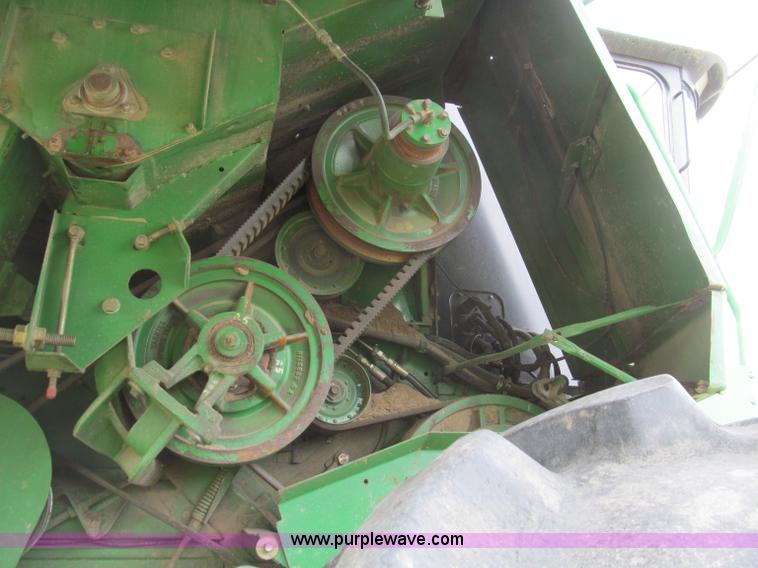 image for item D3227 1991 John Deere 9600 RWA combine