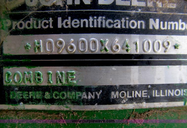 image for item D3227 1991 John Deere 9600 RWA combine