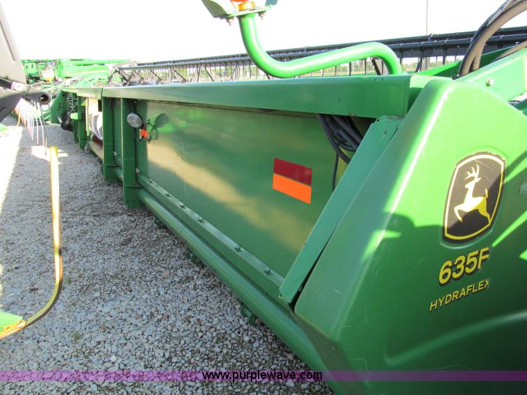 image for item D3232 2006 John Deere 635F HydraFlex header