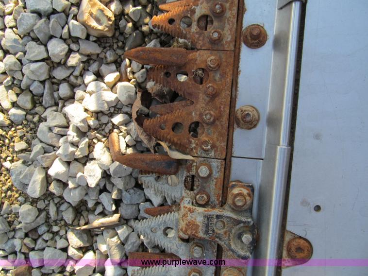 image for item D3232 2006 John Deere 635F HydraFlex header