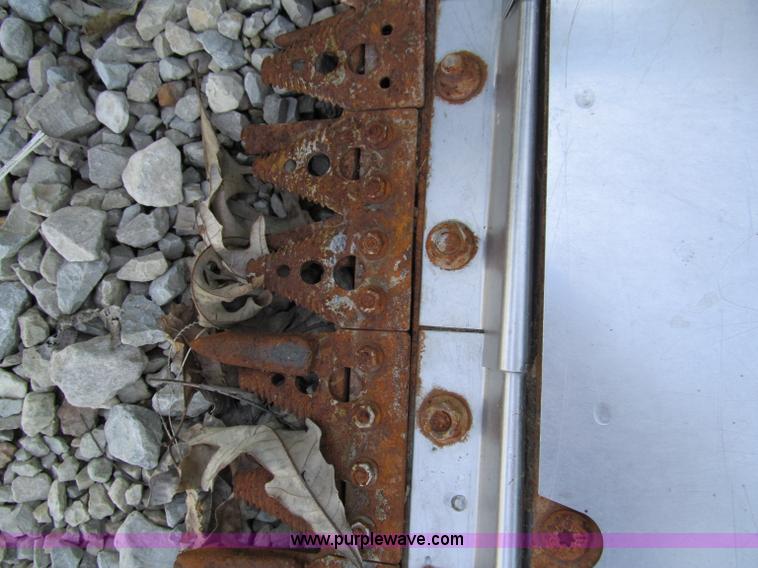 image for item D3232 2006 John Deere 635F HydraFlex header