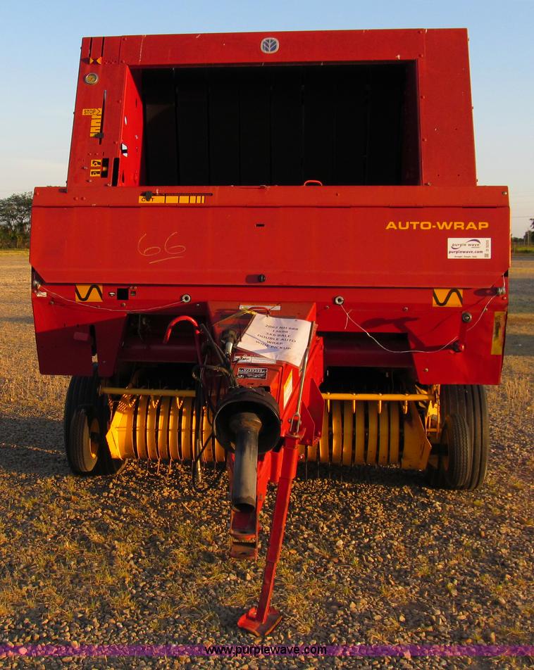 image for item D3233 2002 New Holland 688 round baler