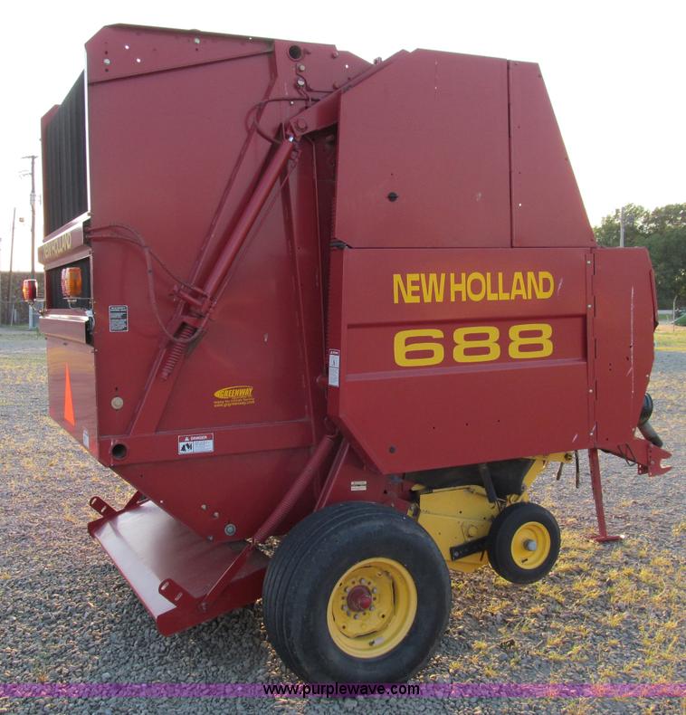 image for item D3233 2002 New Holland 688 round baler