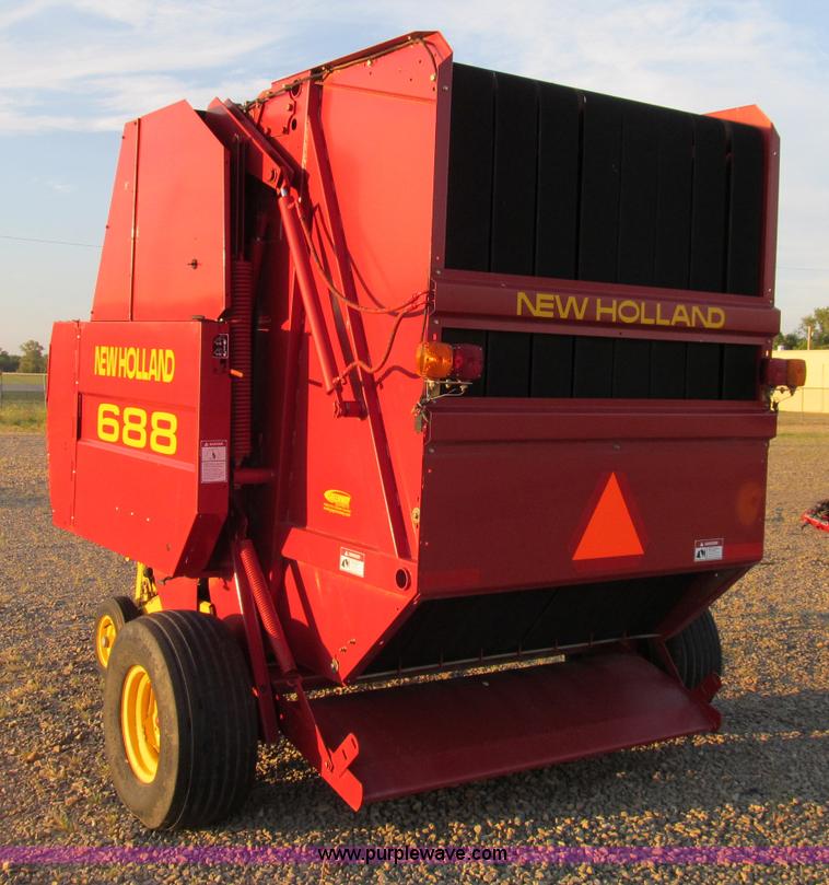 image for item D3233 2002 New Holland 688 round baler