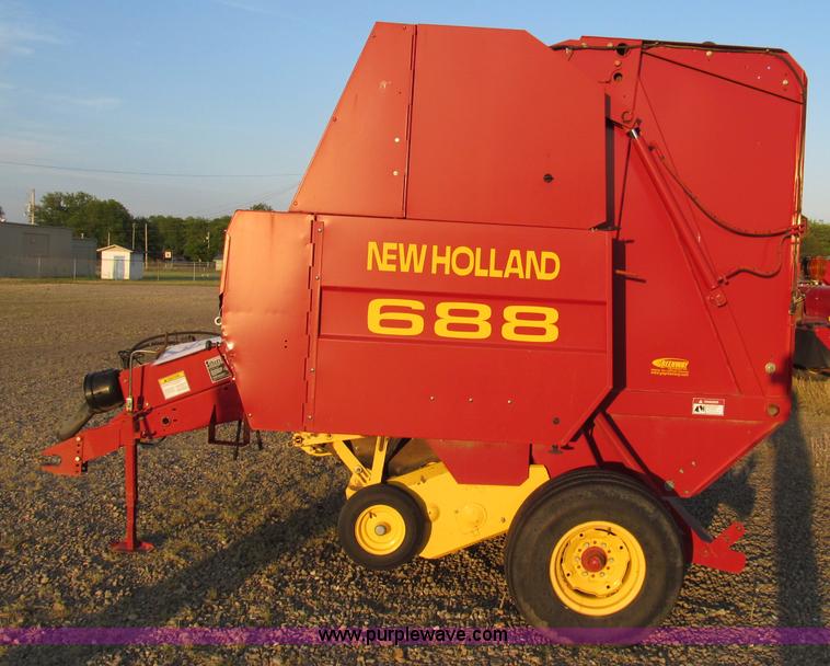 image for item D3233 2002 New Holland 688 round baler