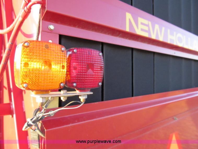 image for item D3233 2002 New Holland 688 round baler