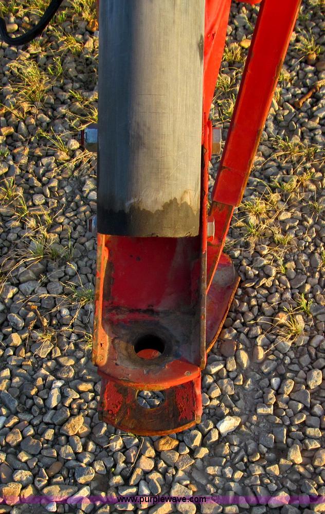 image for item D3233 2002 New Holland 688 round baler