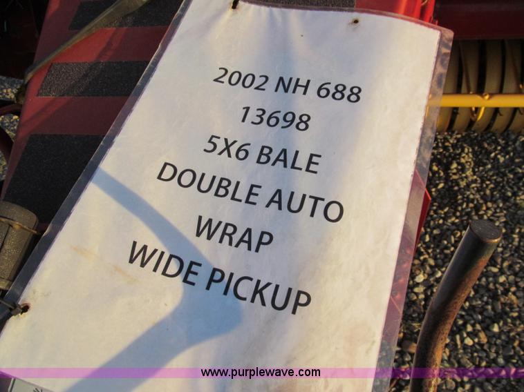 image for item D3233 2002 New Holland 688 round baler