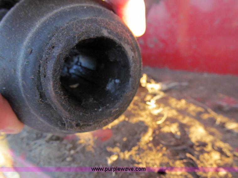 image for item D3233 2002 New Holland 688 round baler