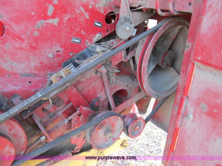 image for item D3233 2002 New Holland 688 round baler