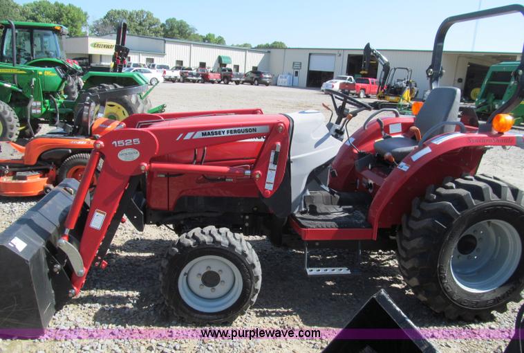 image for item D3240 2008 Massey-Ferguson 1533 MFWD tractor