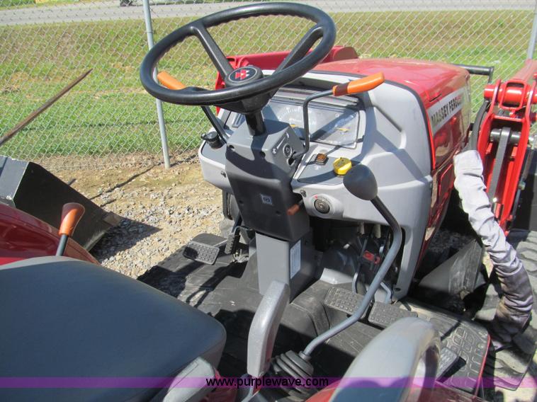 image for item D3240 2008 Massey-Ferguson 1533 MFWD tractor