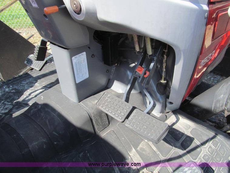 image for item D3240 2008 Massey-Ferguson 1533 MFWD tractor