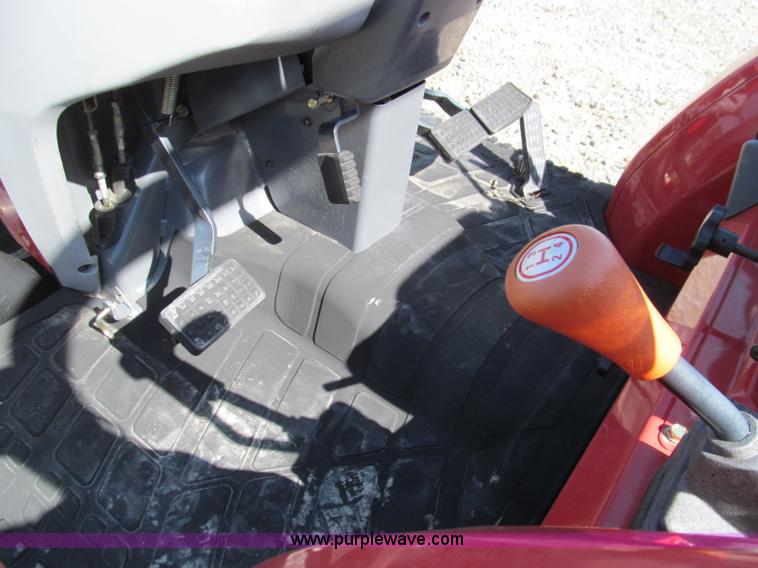 image for item D3240 2008 Massey-Ferguson 1533 MFWD tractor