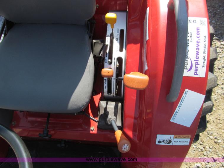 image for item D3240 2008 Massey-Ferguson 1533 MFWD tractor