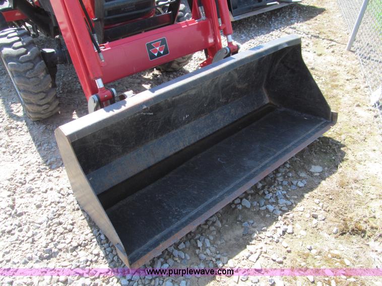 image for item D3240 2008 Massey-Ferguson 1533 MFWD tractor