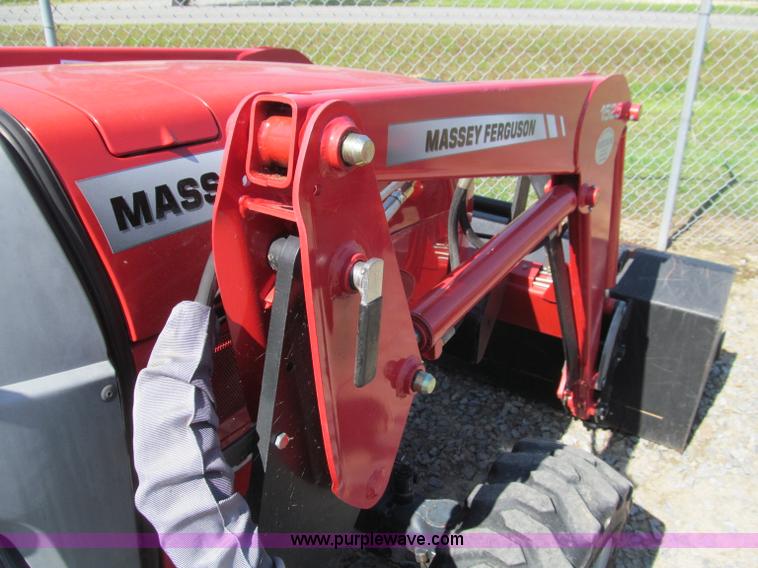 image for item D3240 2008 Massey-Ferguson 1533 MFWD tractor