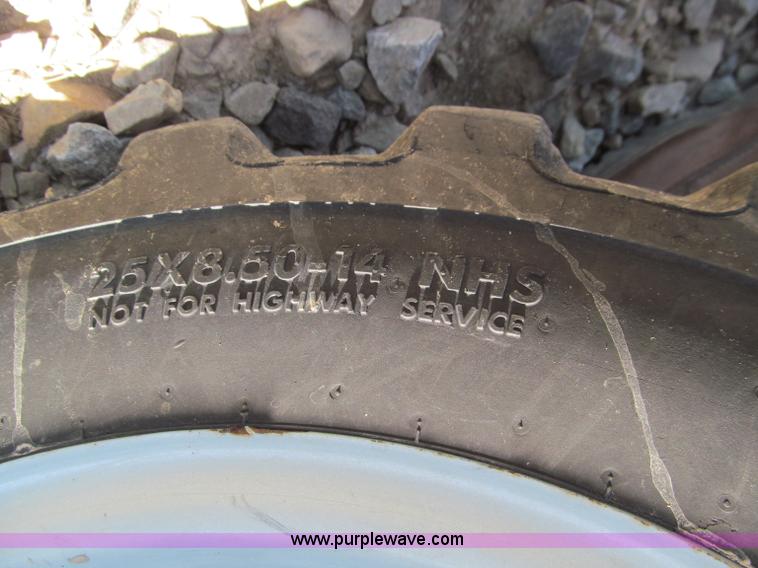 image for item D3240 2008 Massey-Ferguson 1533 MFWD tractor