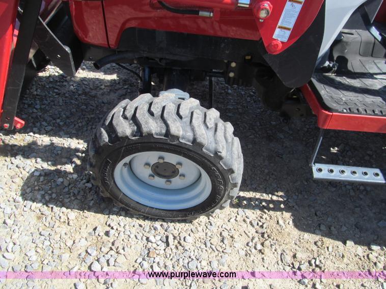 image for item D3240 2008 Massey-Ferguson 1533 MFWD tractor