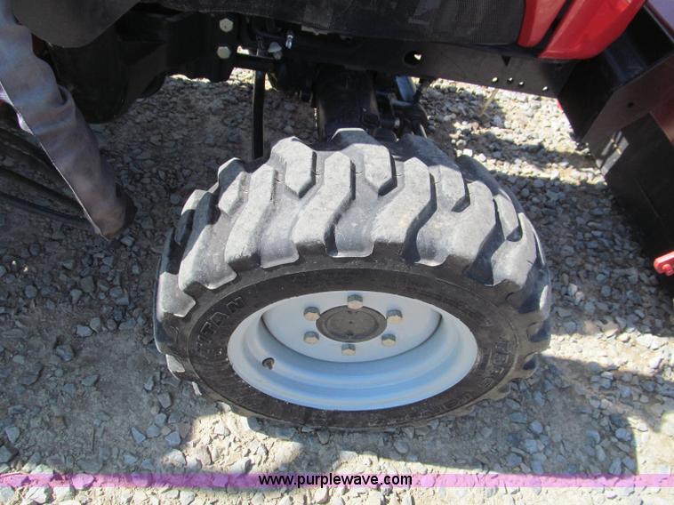 image for item D3240 2008 Massey-Ferguson 1533 MFWD tractor