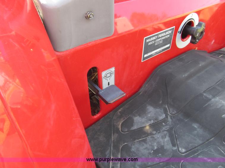 image for item D3240 2008 Massey-Ferguson 1533 MFWD tractor