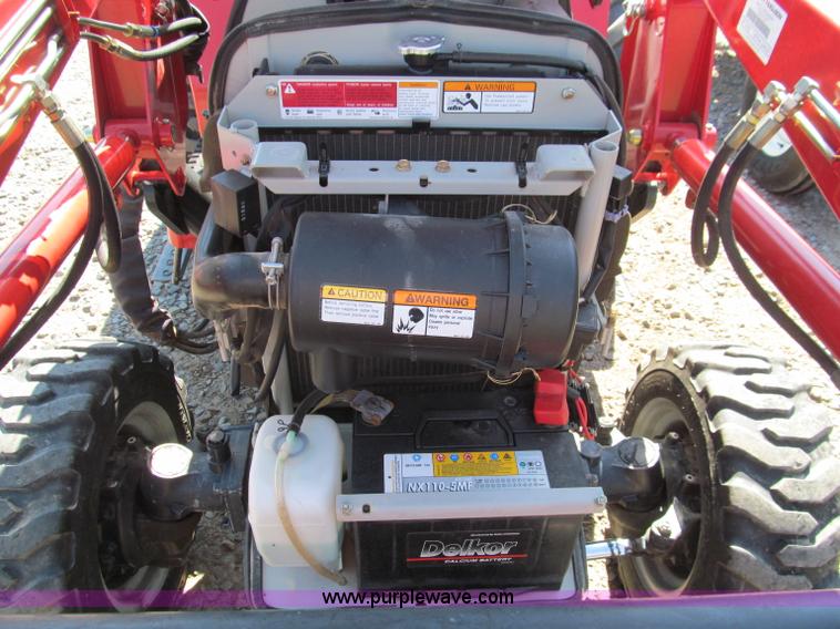 image for item D3240 2008 Massey-Ferguson 1533 MFWD tractor