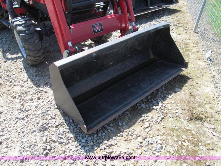 image for item D3240 2008 Massey-Ferguson 1533 MFWD tractor
