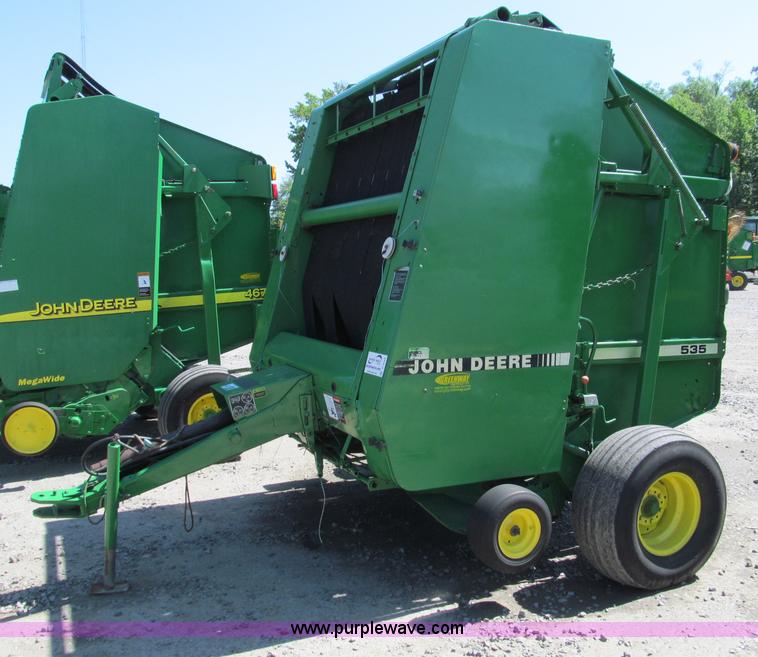 image for item D3242 1993 John Deere 535 round baler