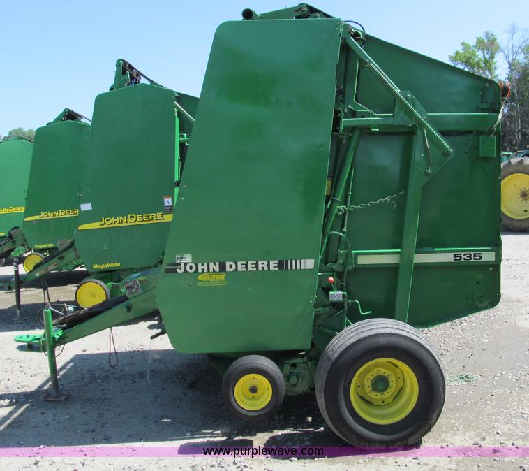image for item D3242 1993 John Deere 535 round baler