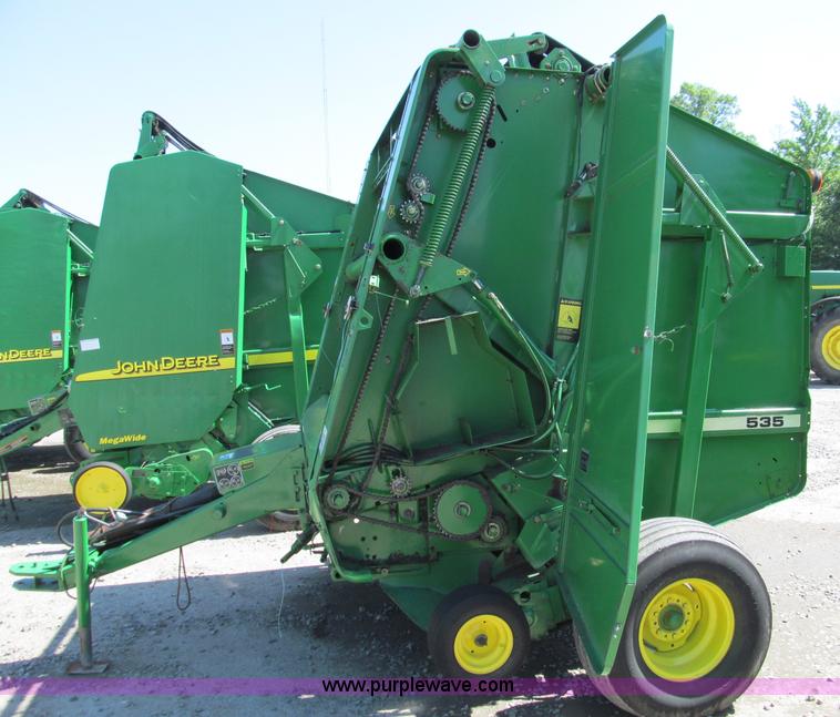 image for item D3242 1993 John Deere 535 round baler