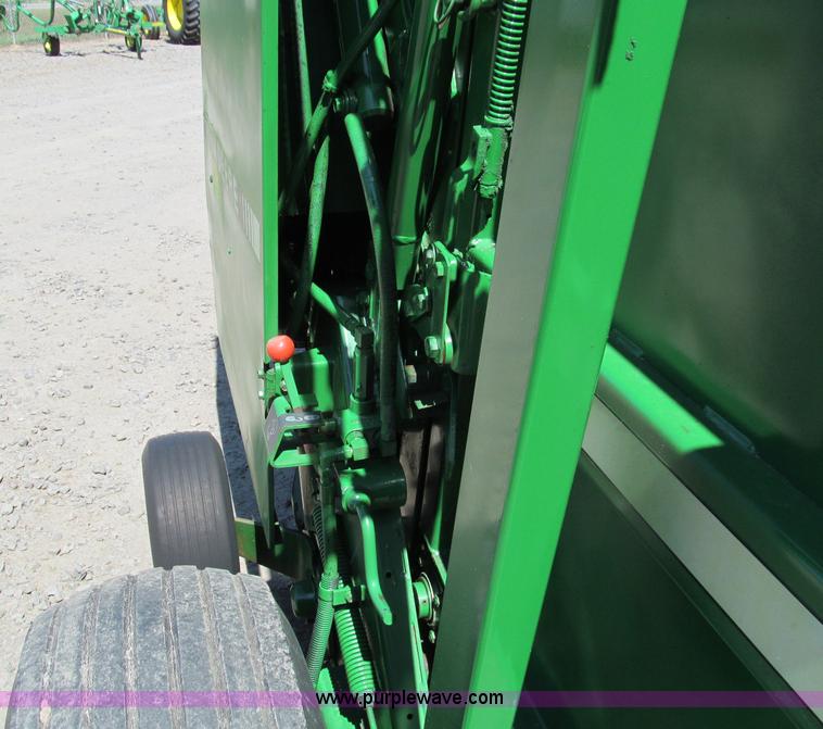 image for item D3242 1993 John Deere 535 round baler