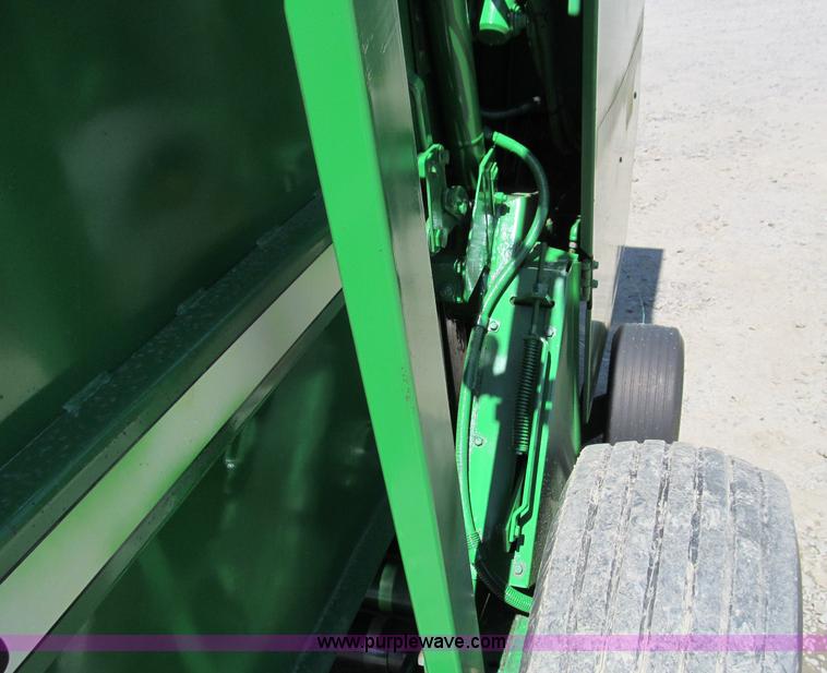 image for item D3242 1993 John Deere 535 round baler