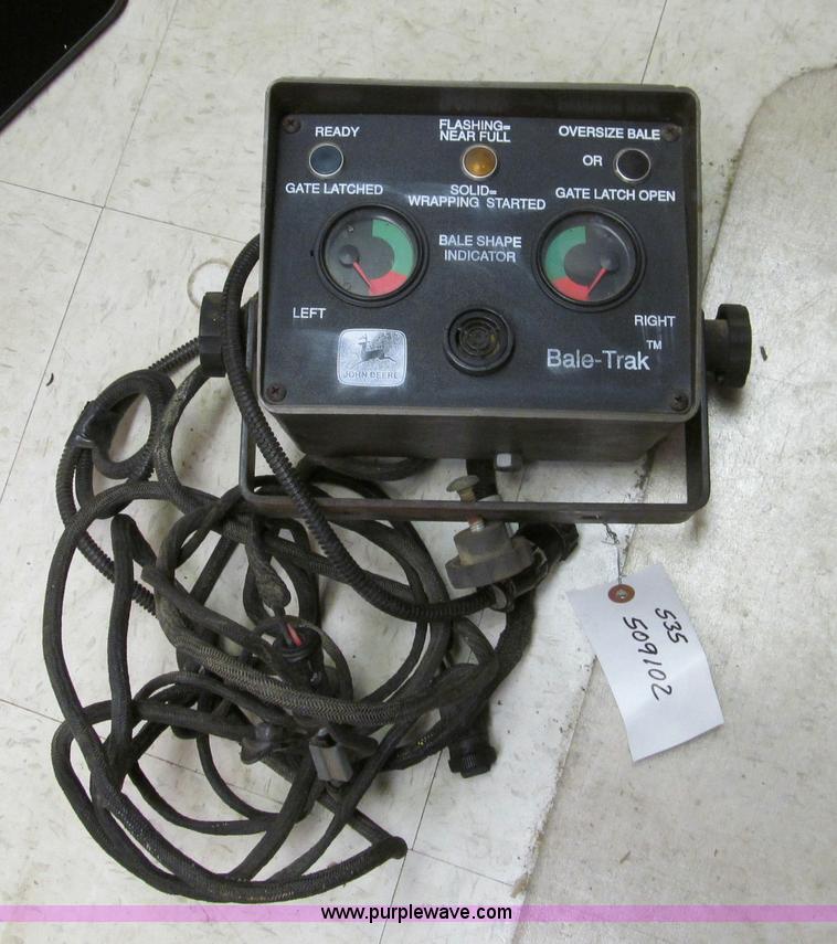 image for item D3242 1993 John Deere 535 round baler