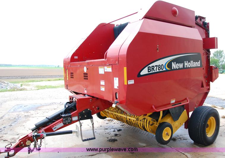 image for item D3244 2009 New Holland BR780 round baler
