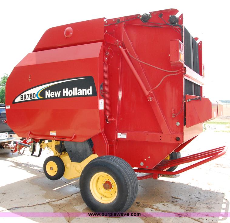 image for item D3244 2009 New Holland BR780 round baler