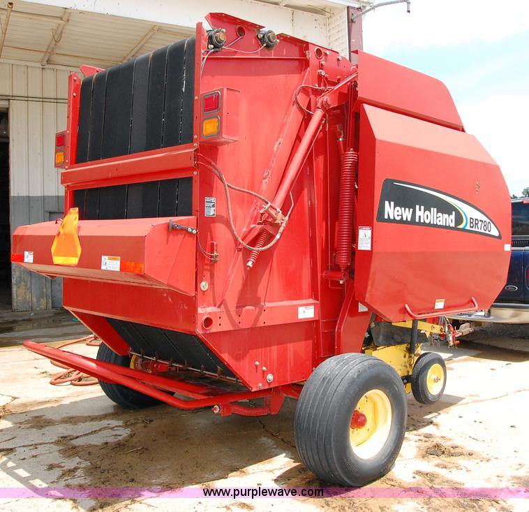 image for item D3244 2009 New Holland BR780 round baler