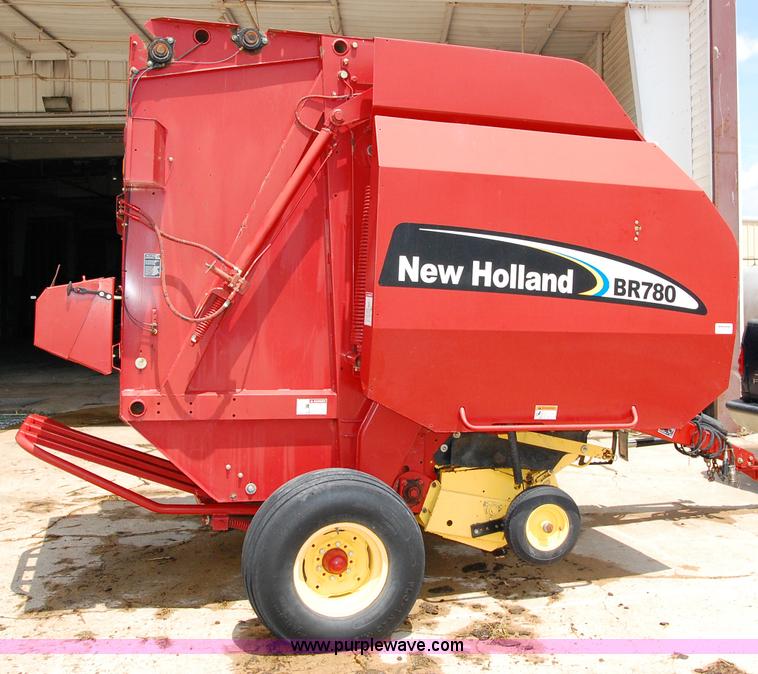 image for item D3244 2009 New Holland BR780 round baler