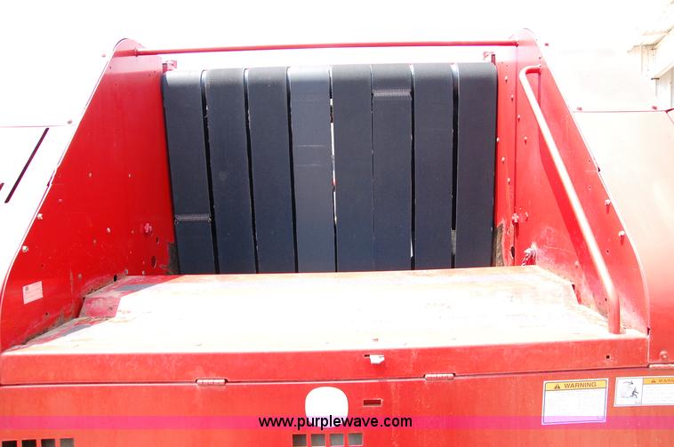 image for item D3244 2009 New Holland BR780 round baler