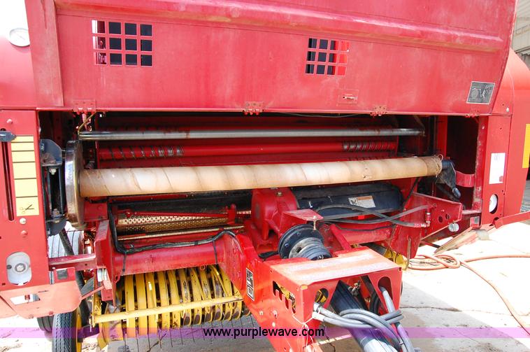 image for item D3244 2009 New Holland BR780 round baler