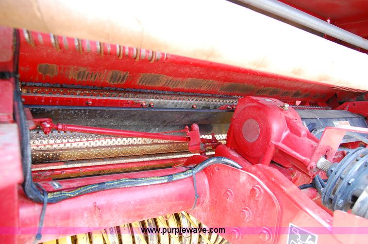 image for item D3244 2009 New Holland BR780 round baler