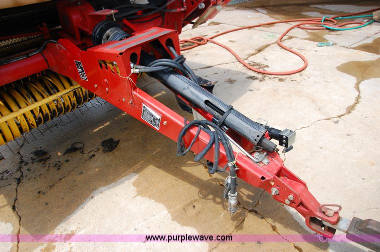 image for item D3244 2009 New Holland BR780 round baler