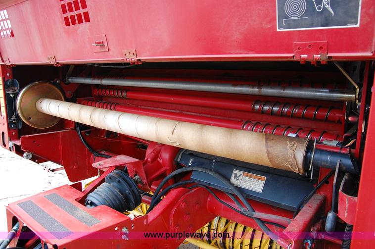 image for item D3244 2009 New Holland BR780 round baler